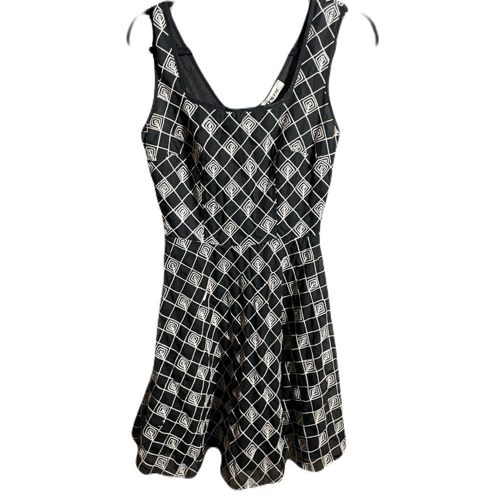 Chic Black and White Geometric Dress